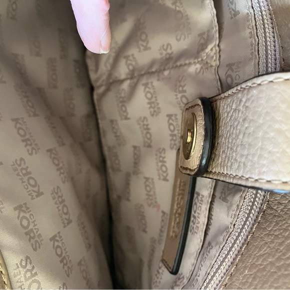 Michael Kors Rare Hamilton Handbag/Shoulder bag. Tan with gold. Snap and zipper - Picture 5 of 10